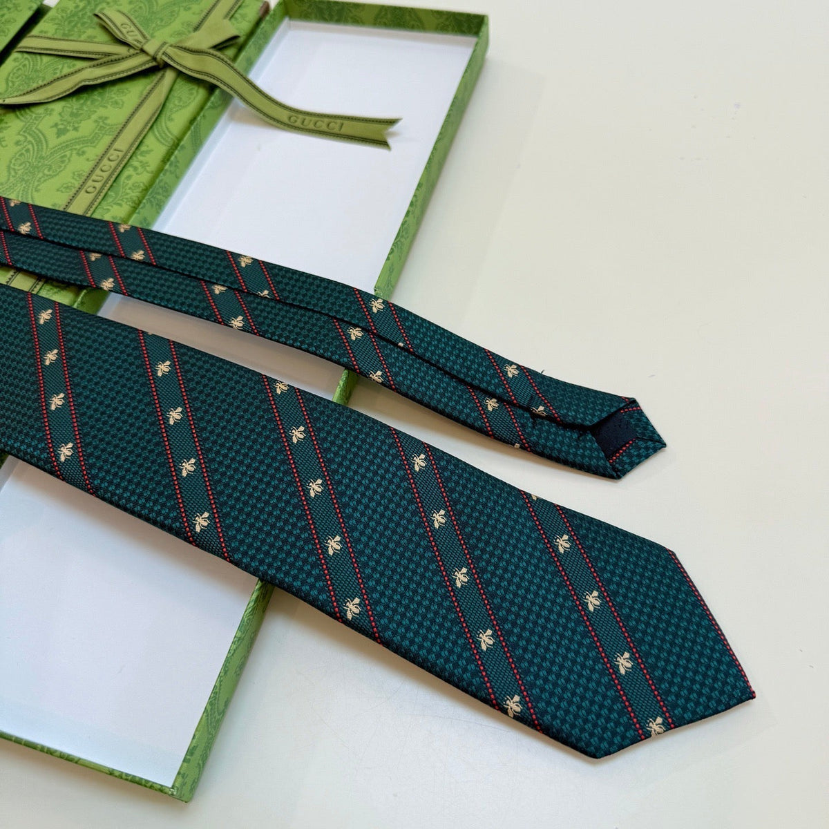 Gucci Style Men's Bee Stripe Jacquard Silk Tie